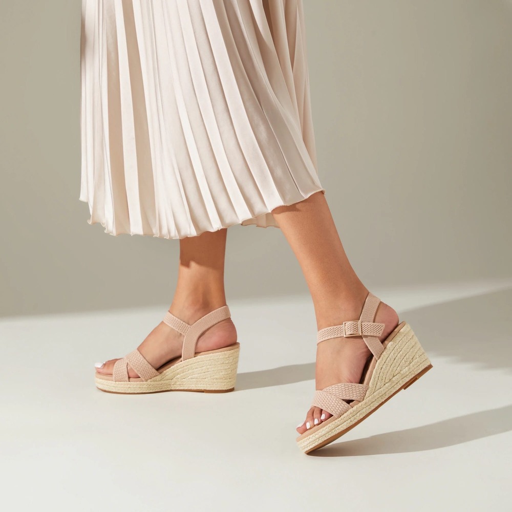 Vivaia Almond Knit Wedge Espadrille Sandals Neutral Tan Buckle US 6.5 EU 37‎